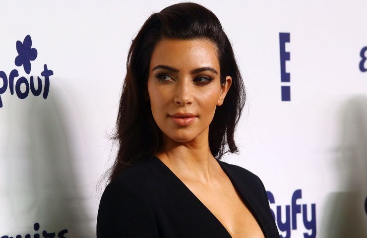 Kim Kardashian libertà statuaria bikini