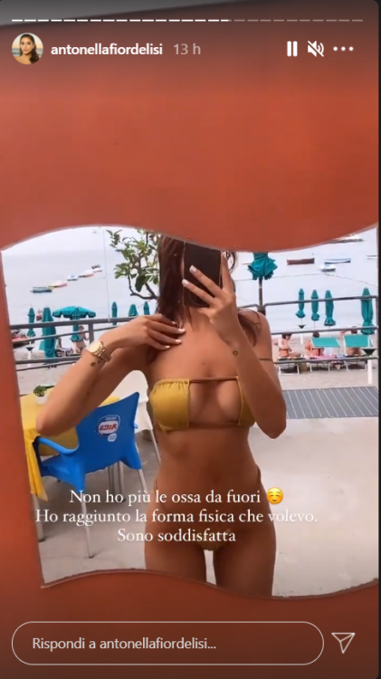 Antonella Fiordelisi Costiera bikini succinto sensuale foto