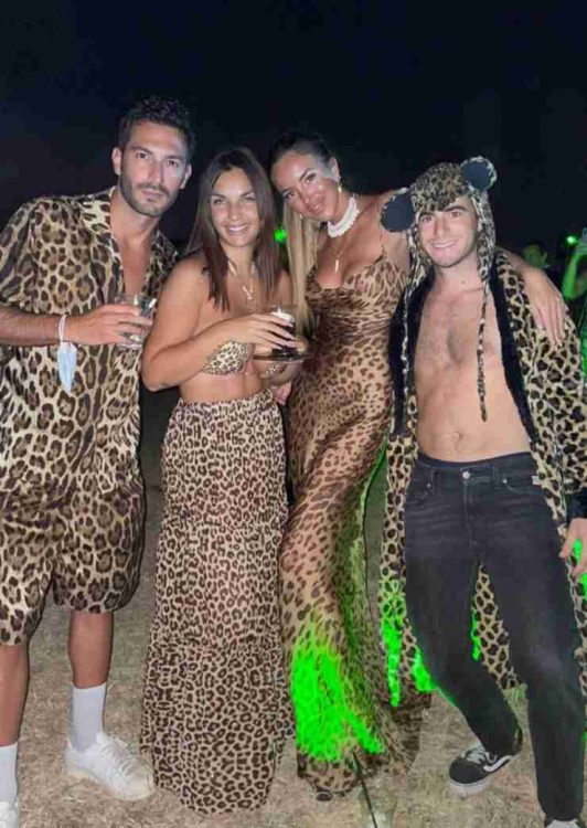 Elettra Lamborghini costume leopardo inesistente selvaggia foto