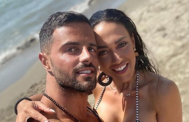 Federica Pacela il lato B 'divora' il bikini: la temperatura sale