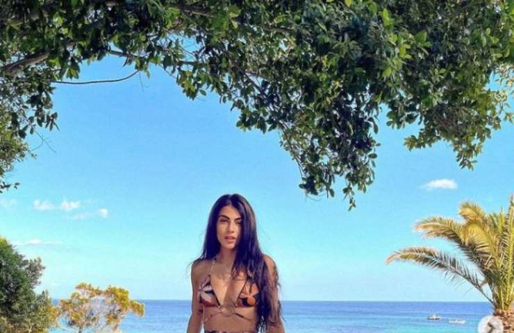 Giulia Salemi bikini alza temperatura web foto