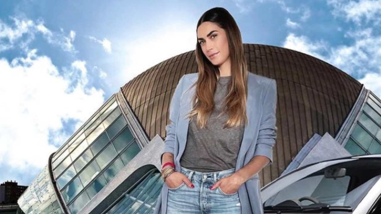 "Crei dipendenza" davanti esplode tutto a Melissa Satta. Curve da capogiro - Vimarsana News