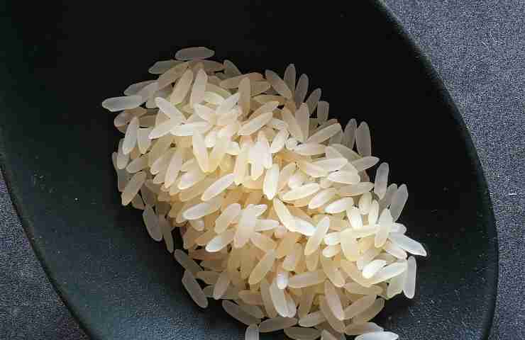 acqua di riso sui capelli