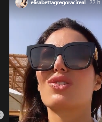 Elisabetta Gregoraci sulle spiagge di Dubai è uno spettacolo