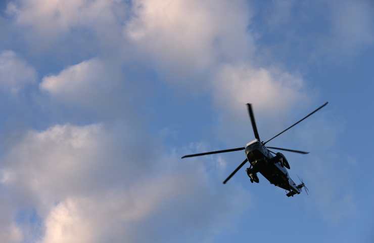 Precipita un elicottero: 13 vittime, tra queste anche il capo delle forze armate