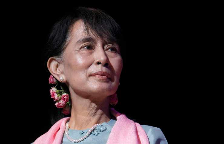 L'ex leader democratica Aung San Suu Kyi condannata a 2 anni di carcere