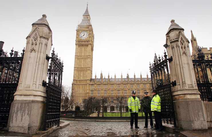 Scandalo a Westminster: ritrovate tracce di cocaina in Parlamento