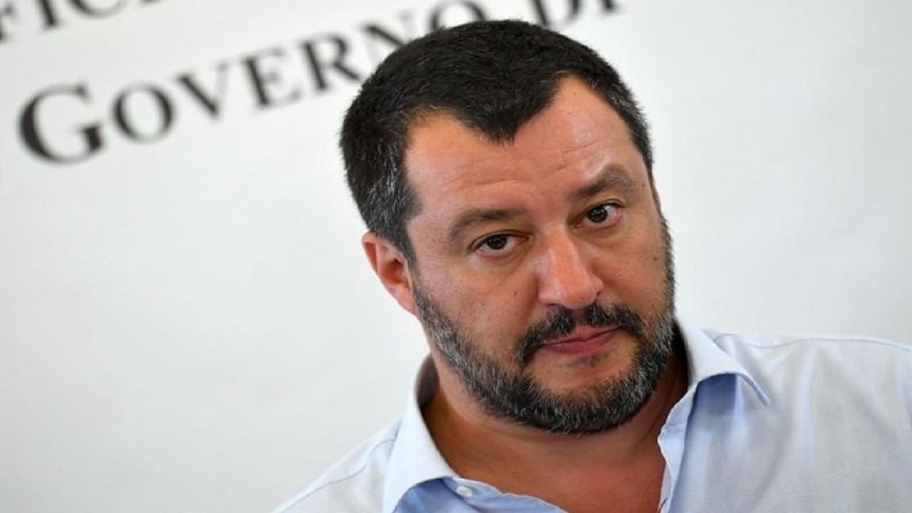 Presidente della Repubblica Salvini asso manica