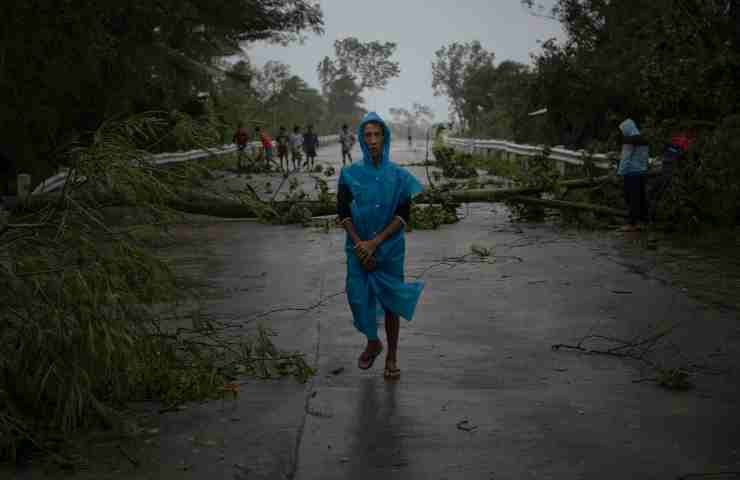 Tifone Rai devasta le Filippine: superati i 100 morti