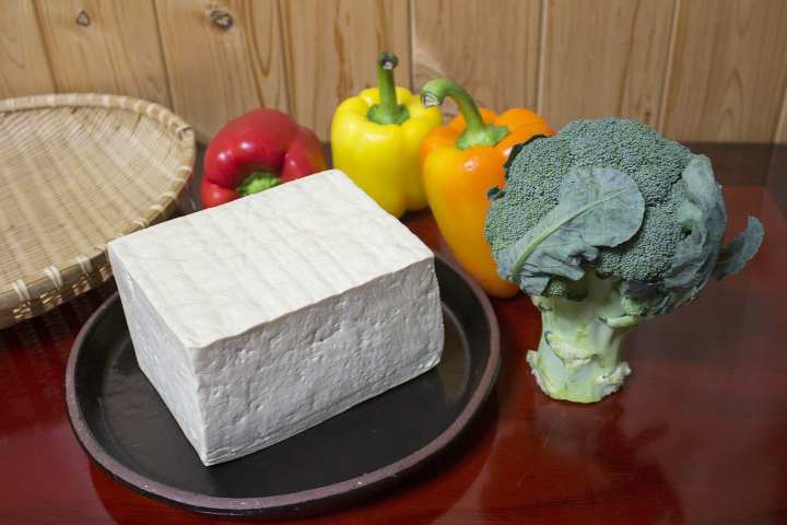 Benessere a tavola: 5 motivi per servire più spesso il tofu