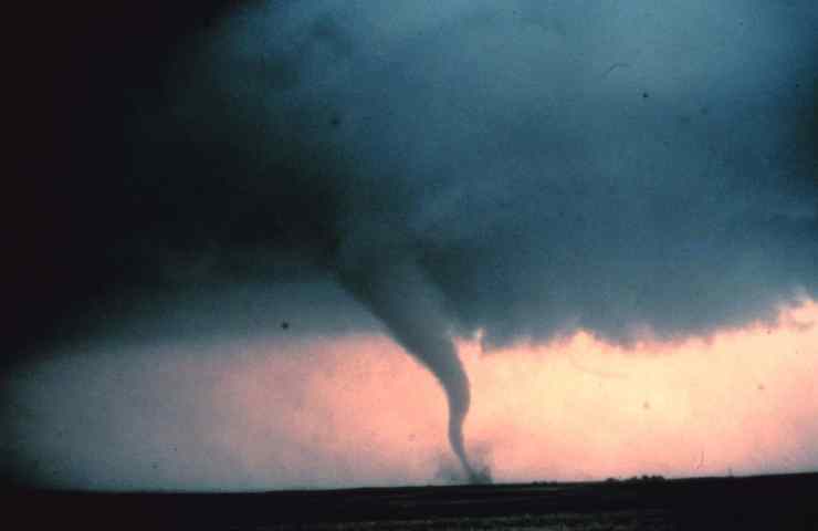 Stati Uniti: si temono fino a 100 vittime per i tornado del Kentucky