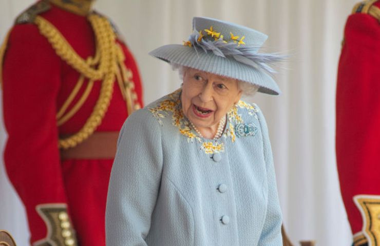 Regina Elisabetta, gli scandali dei parenti la fanno tremare