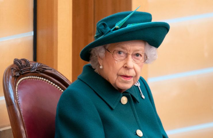 Regina Elisabetta, gli scandali dei parenti la fanno tremare