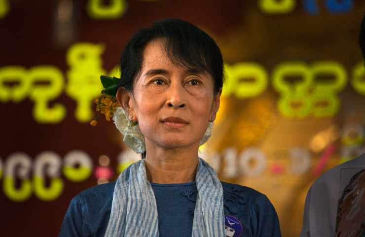 Birmania: Aung San Suu Kyi condannata a 4 anni di carcere