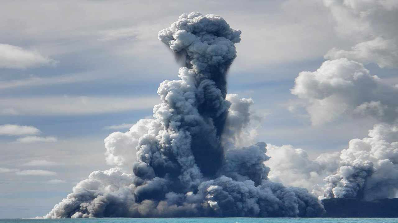 Tonga, peggiore eruzione degli ultimi 30 anni: 3 vittime accertate
