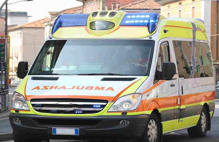 Ambulanza Roma omicidio 48enne ucciso strada