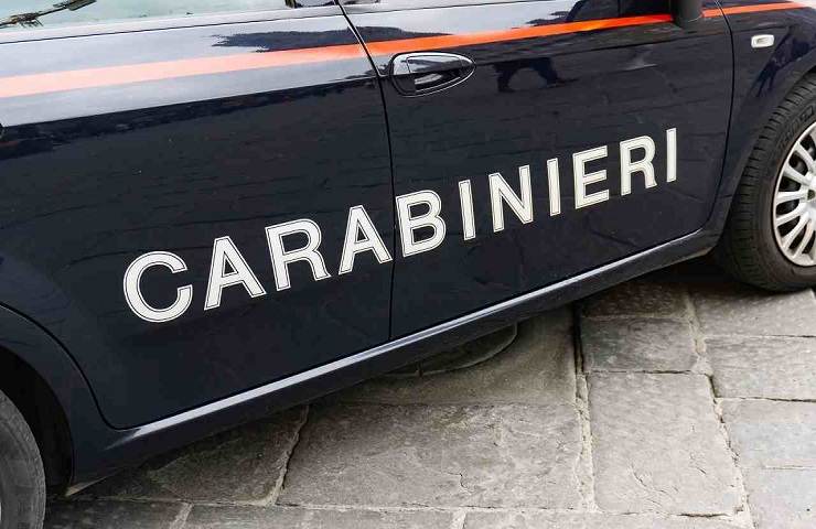 Carabinieri Salerno auto finisce fossato morto uomo