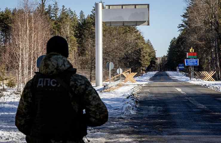 Crisi Russia Ucraina truppe lasciano confine