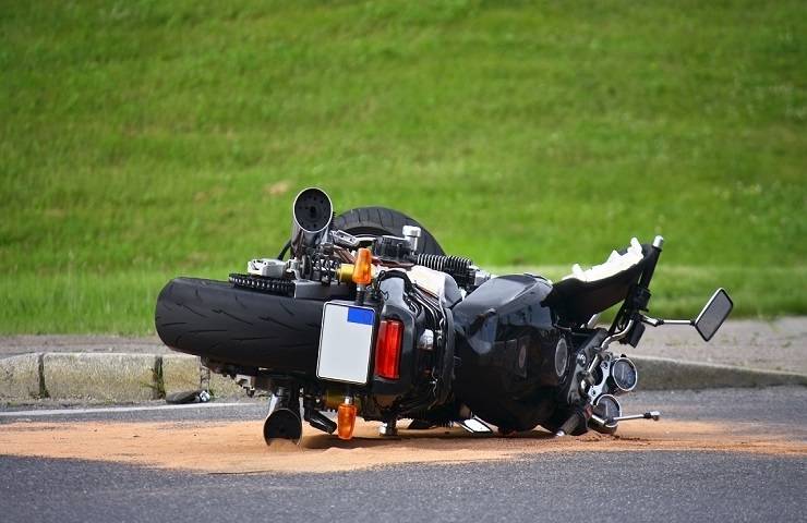 Rimini incidente moto albero morto uomo