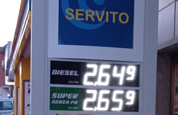 Benzina posti prezzi bassi Italia 