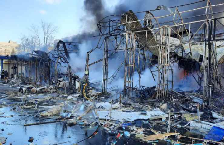 Guerra Ucraina nuovi bombardamenti aeroporto
