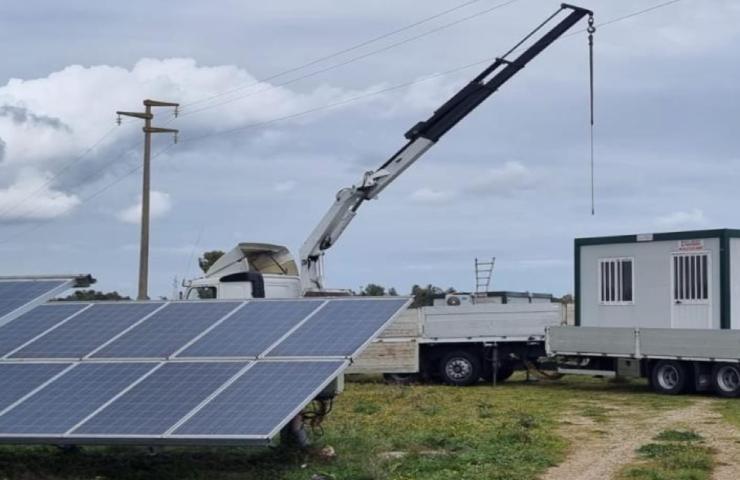 Lecce giovane operaio morto folgorato impianto fotovoltaico