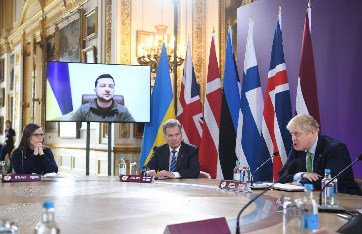 Ucraina Zelensky accusa Europa armi