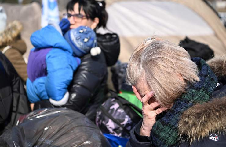 Ucraina, il dramma dei rifugiati: estorsioni, sfruttamento, bambini scomparsi