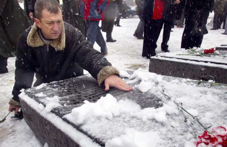 Ucraina cadaveri obitori pieni vittime