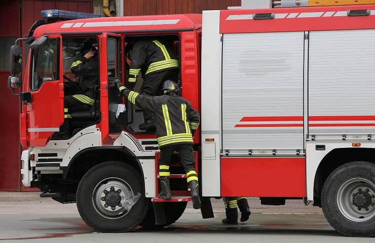 Padova auto finisce fiume Adige morto uomo