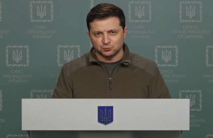 Ucraina Zelensky accusa Europa armi