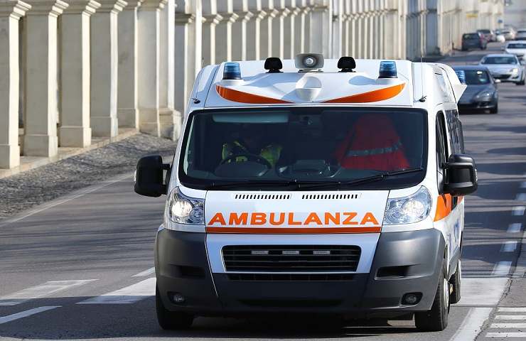 Roma trovato ferito strada morto ospedale
