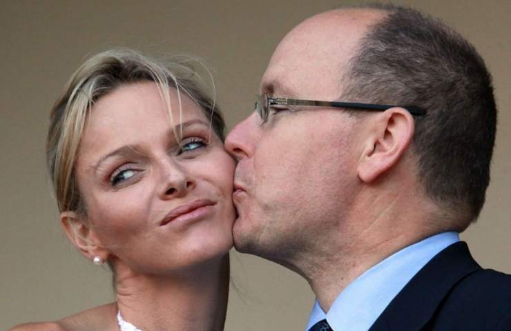 Charlene di Monaco fuga da palazzo Corsica dettagli