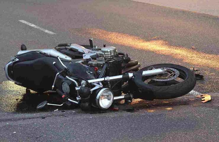 Samarate incidente moto morto 46enne