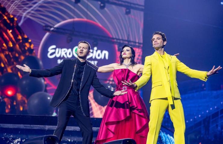 eurovision 2022 cantante bacia conduttore
