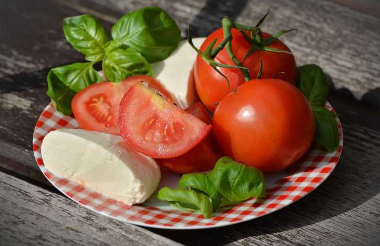 pomodori mozzarella ricetta pasta fresca