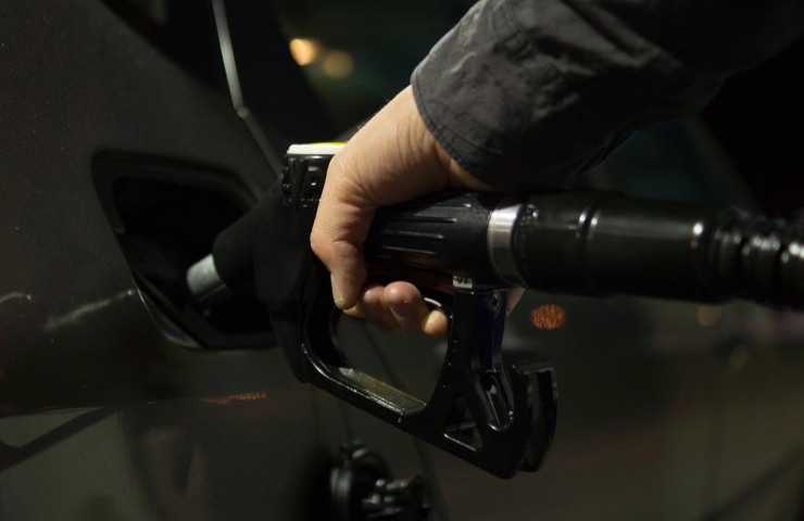 benzina self service diesel aumenti