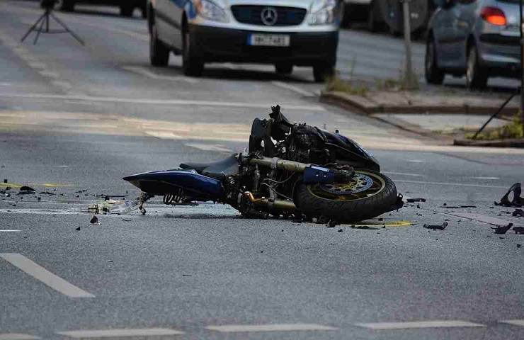 Grignasco incidente moto incrocio morto veterinario