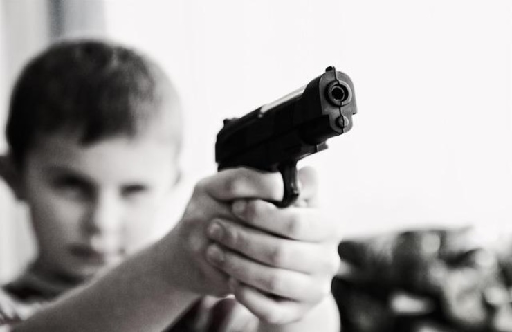 bambino due anni trova pistola uccide padre