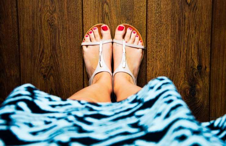 piedi curati sandali estate pelle secca