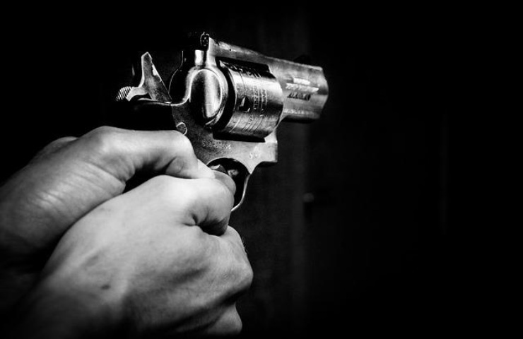 bambino 2 anni trova pistola uccide padre