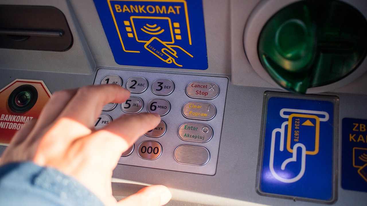 Bancomat cosa fare quando si blocca 