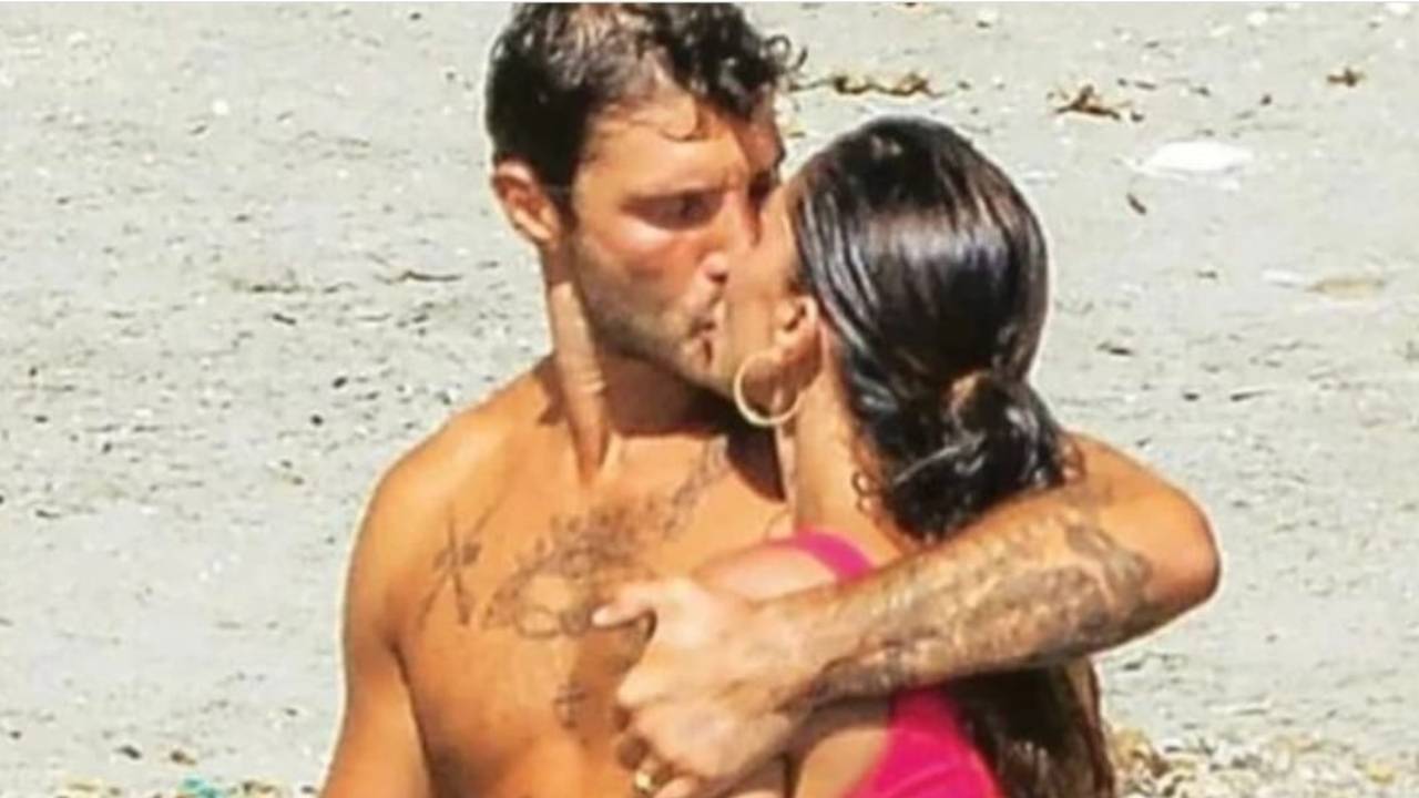 Belen Rodriguez e De Martino: baci esplosivi