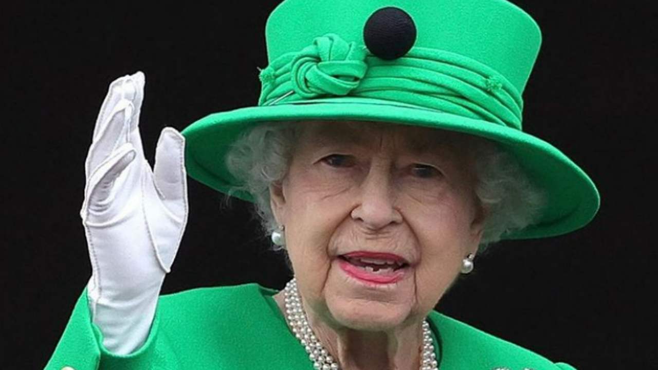 Elisabetta II lascia la Corona dettagli 