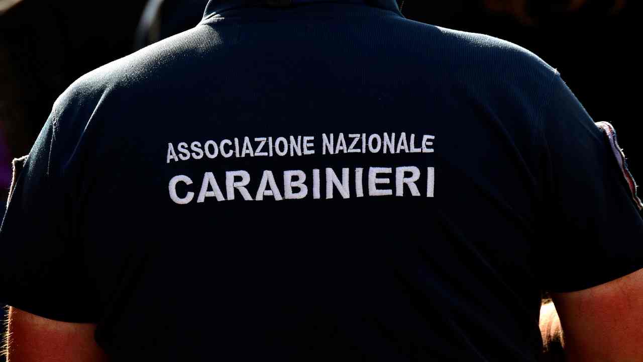 80enne spara moglie carabinieri arresto