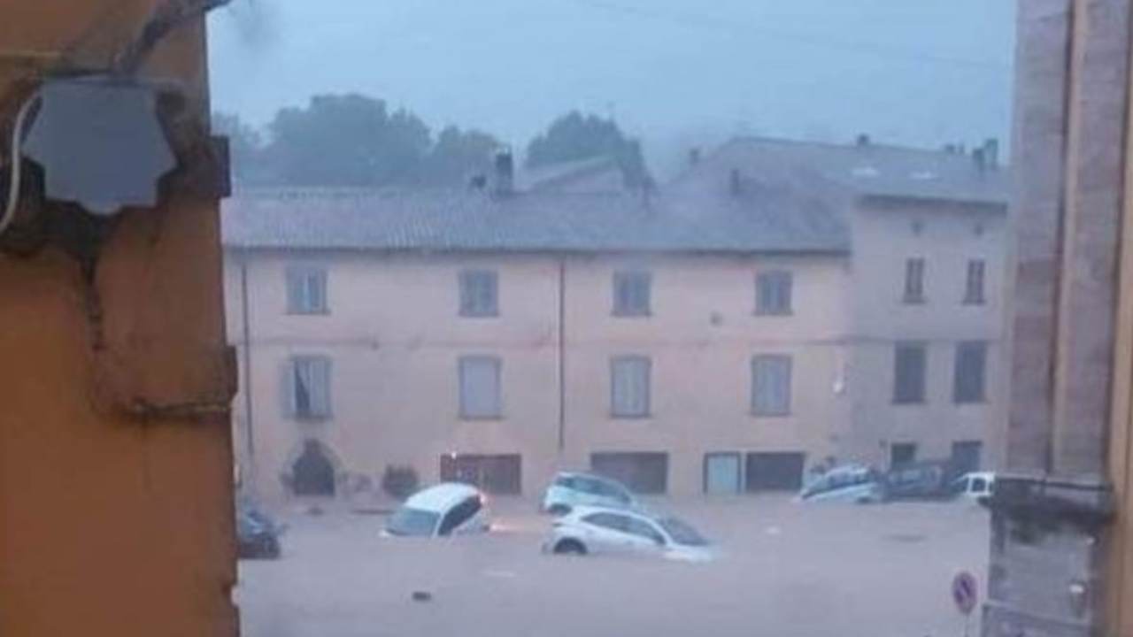 Bomba d'acqua centro Italia dispersi