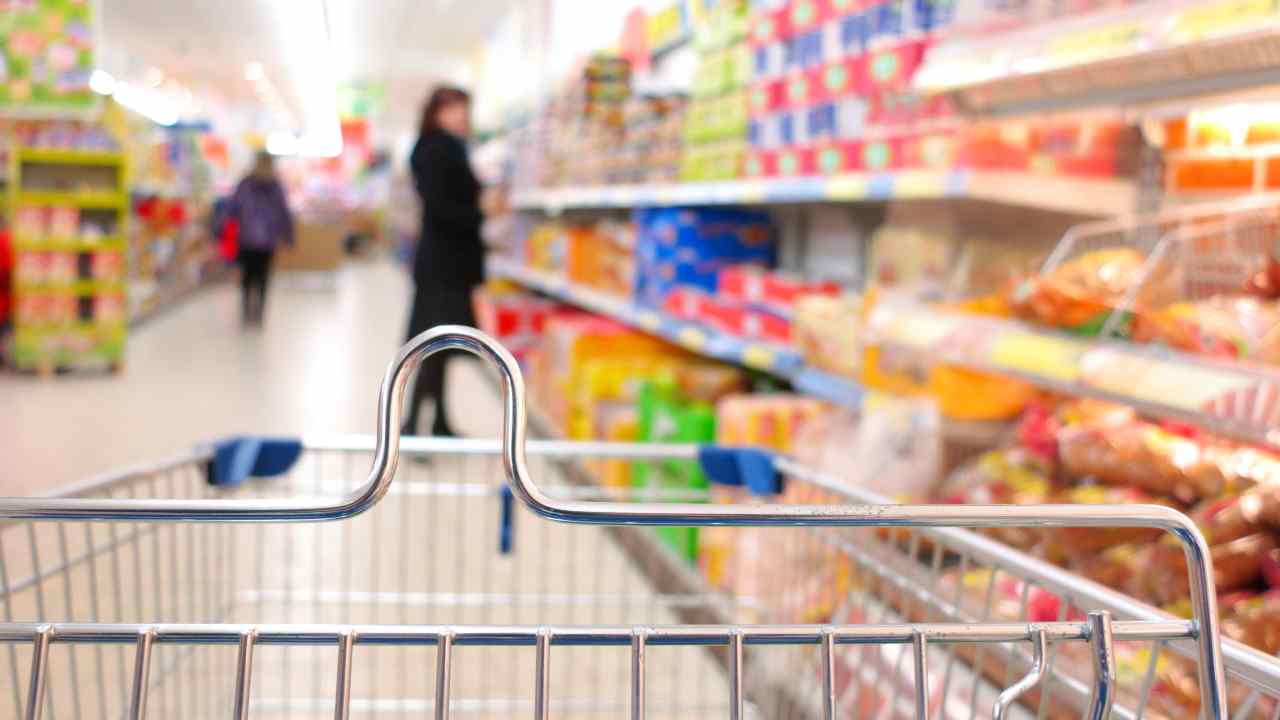 Spesa supermercato alimenti costo aumentato scorta