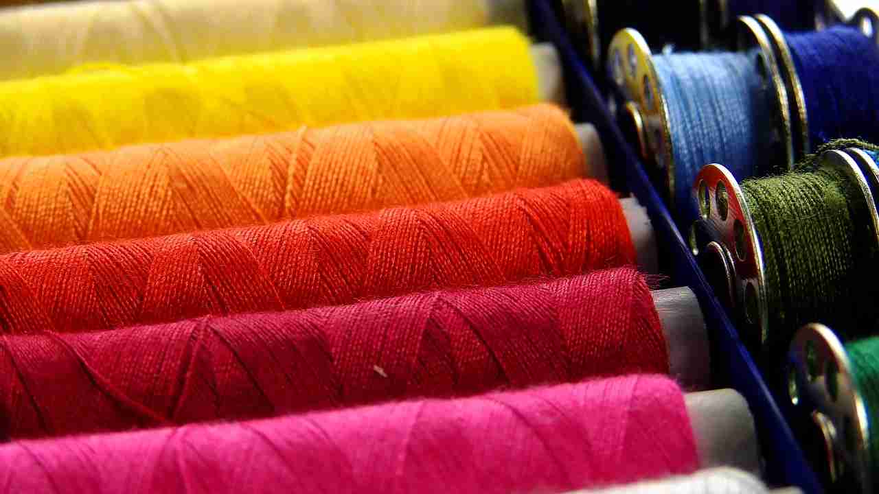 Rocchette di filo colorate 
