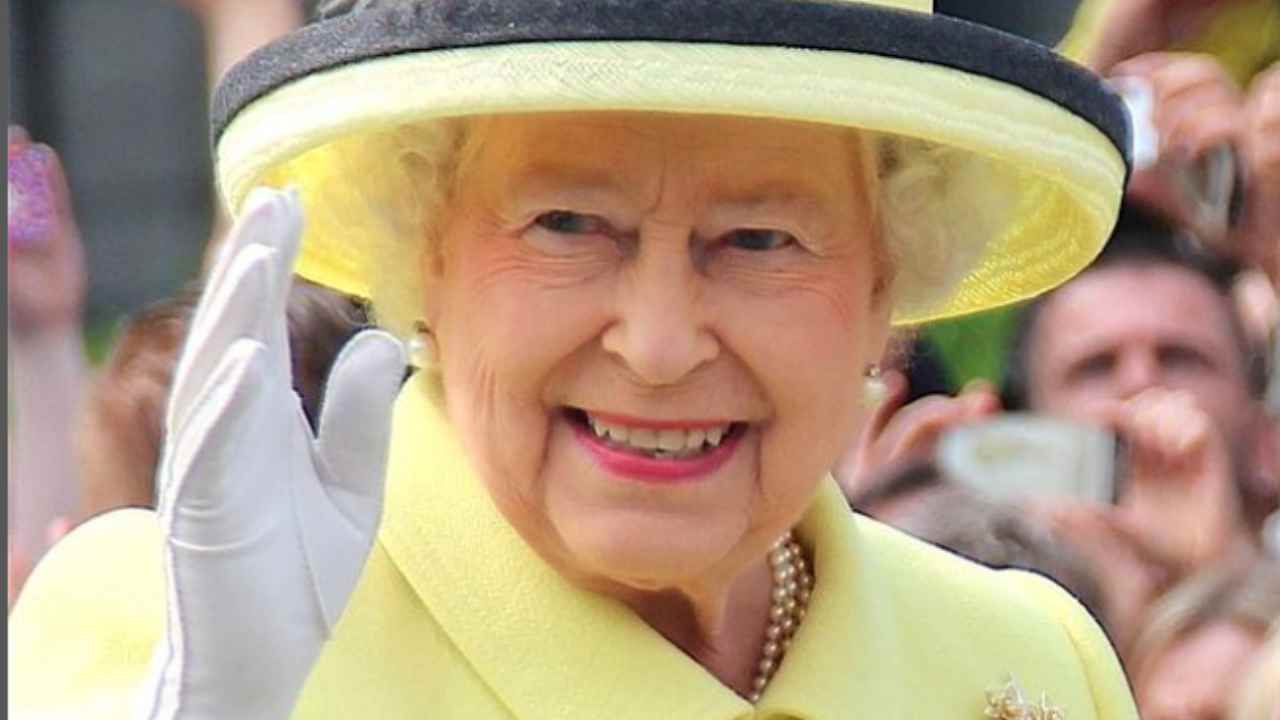 regina elisabetta royal family