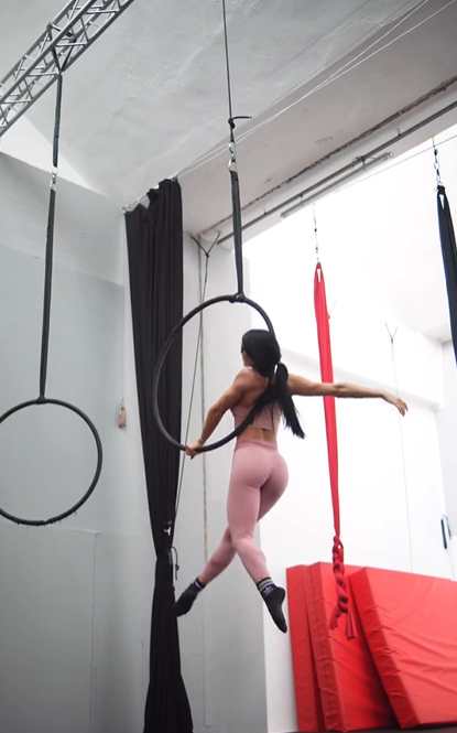 Shaila Gatta coreografia cerchio sospeso